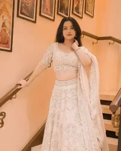 Escort Nainpur